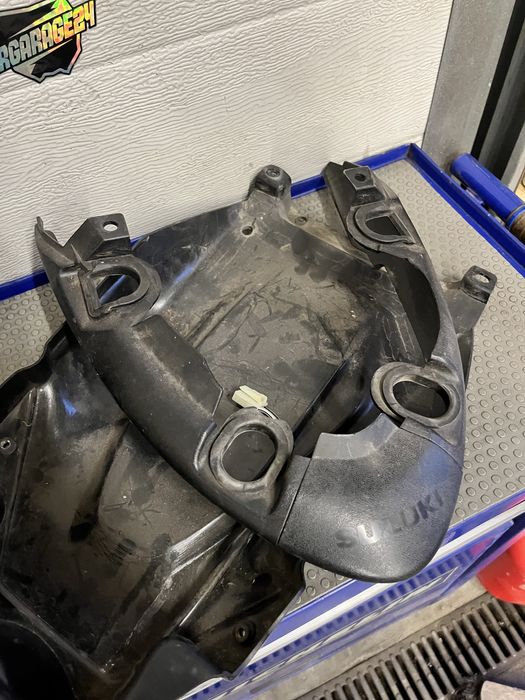 Zadupek ogon suzuki gladius sfv 650