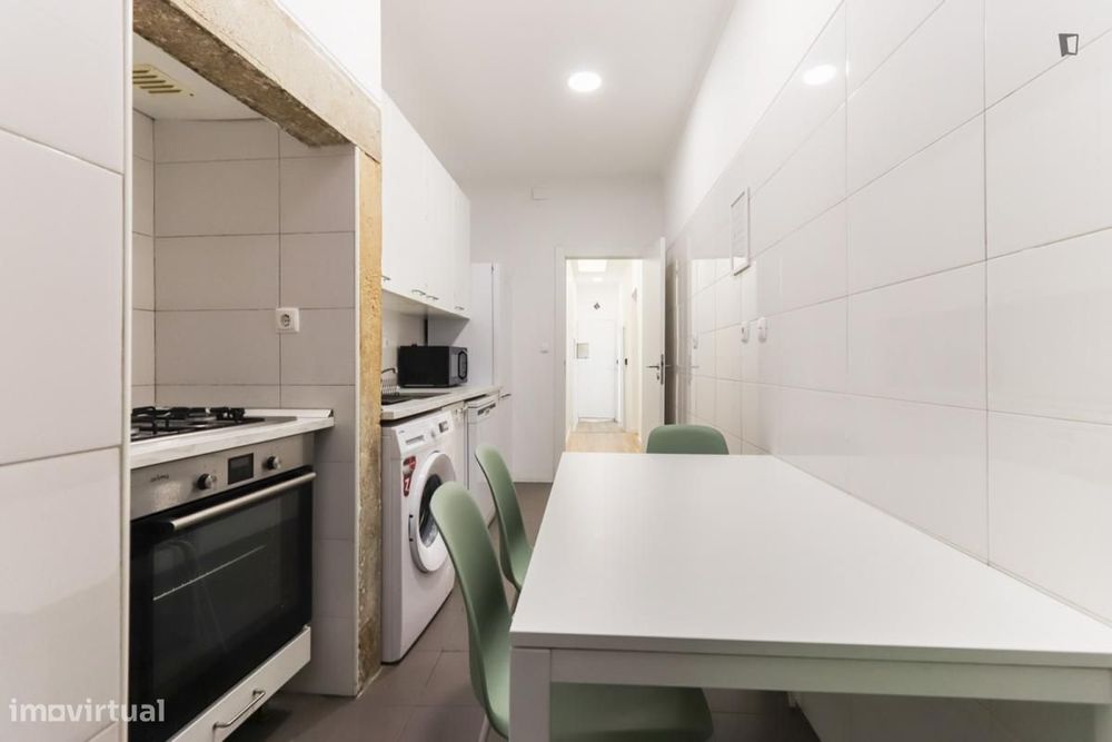 Quarto - localizado em Penha Lisbon