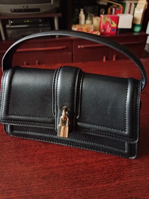 Mała czarna wizytowa torebka