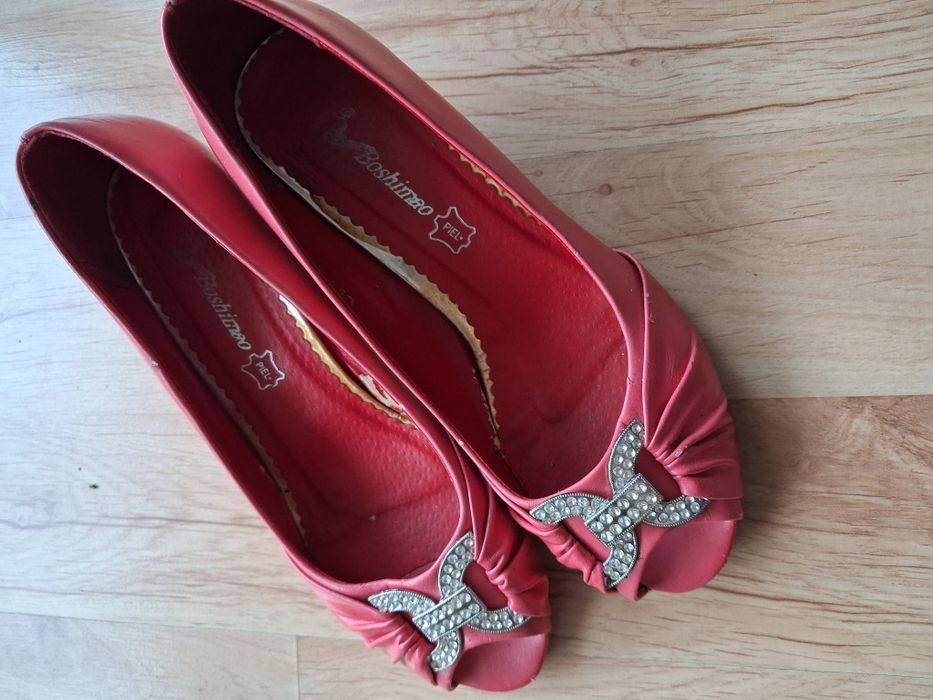 Buty pantofle na obcasie