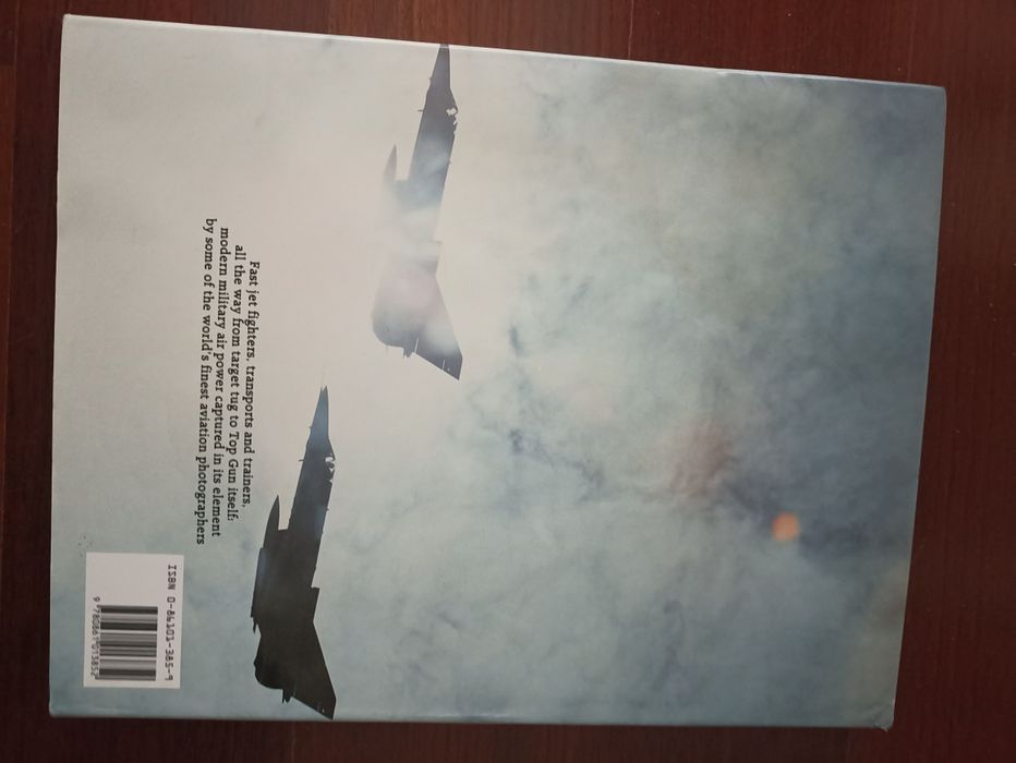 Livro sobre aviões de guerra