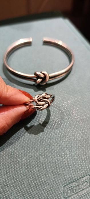 Conjunto pulseira e anel com contraste