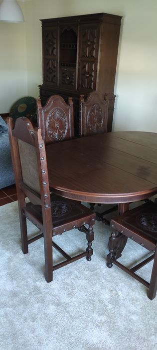 6 cadeiras de sala em madeira maciça e couro.