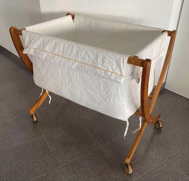 Berço para bebé em madeira