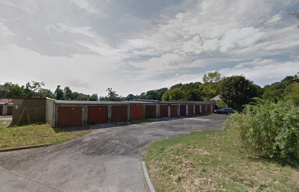 Garaż murowany, Modlin Twierdza [05-160], ul. Obwodowa