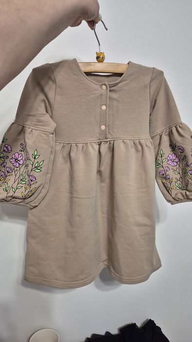 Продам дешево плаття дитяче  98 р,104 розмір стан нового