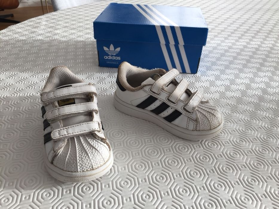 Ténis / Sapatilhas Adidas Superstar para criança