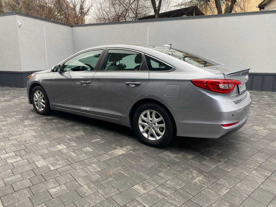 Продам власний автомобіль Hyundai Sonata 2017 року.