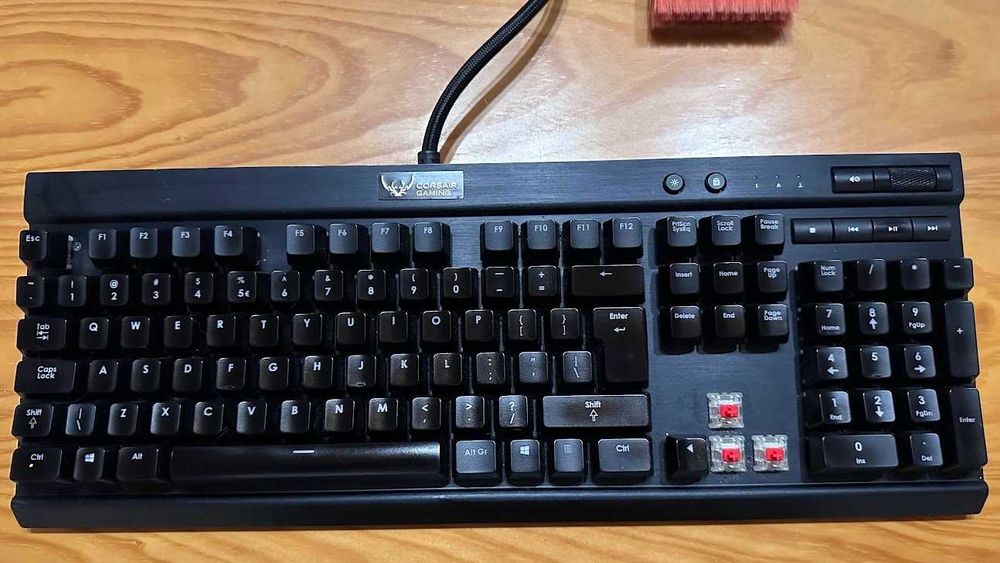 Teclado Corsair K70 RGB