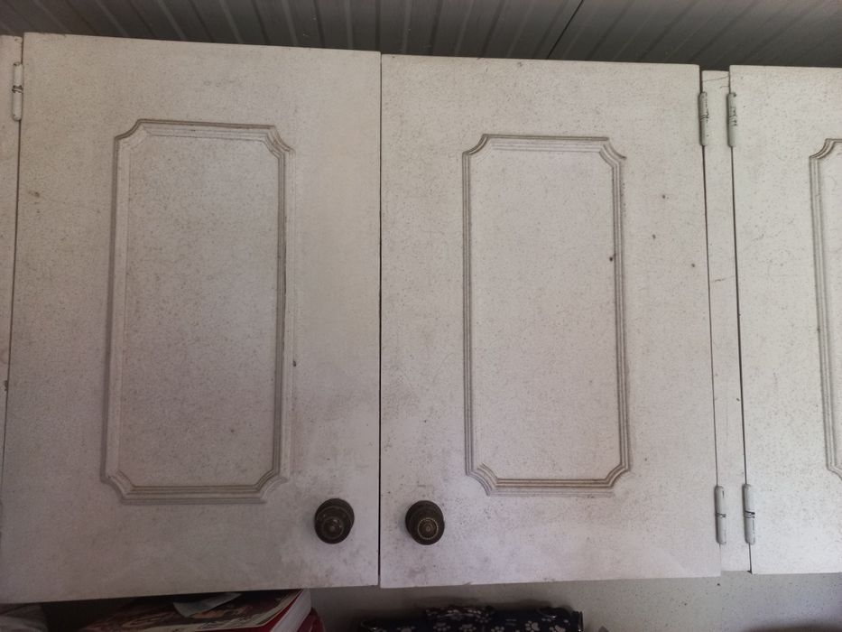 Armário de parede em madeira