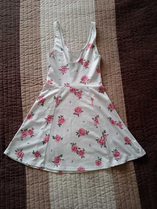 Sukienka w róże H&M, rozmiar 36