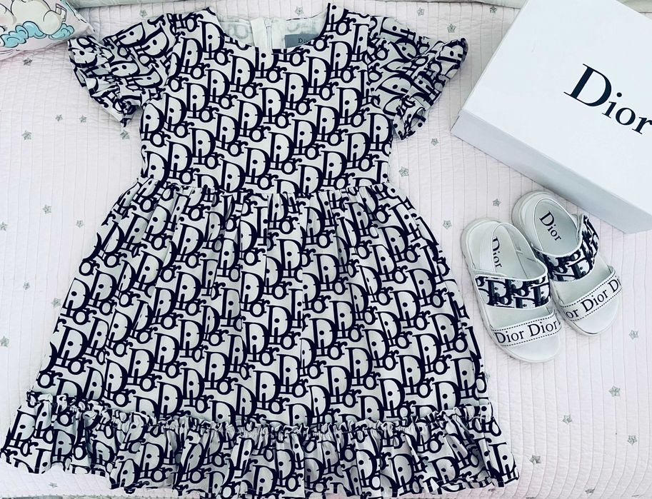 Сукня та босоніжки на дівчинку 5-6 років