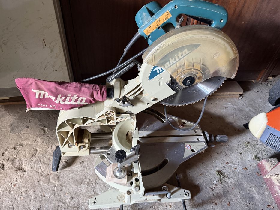 Пила торцева  MAKITA LS1214 професійна протяжкою