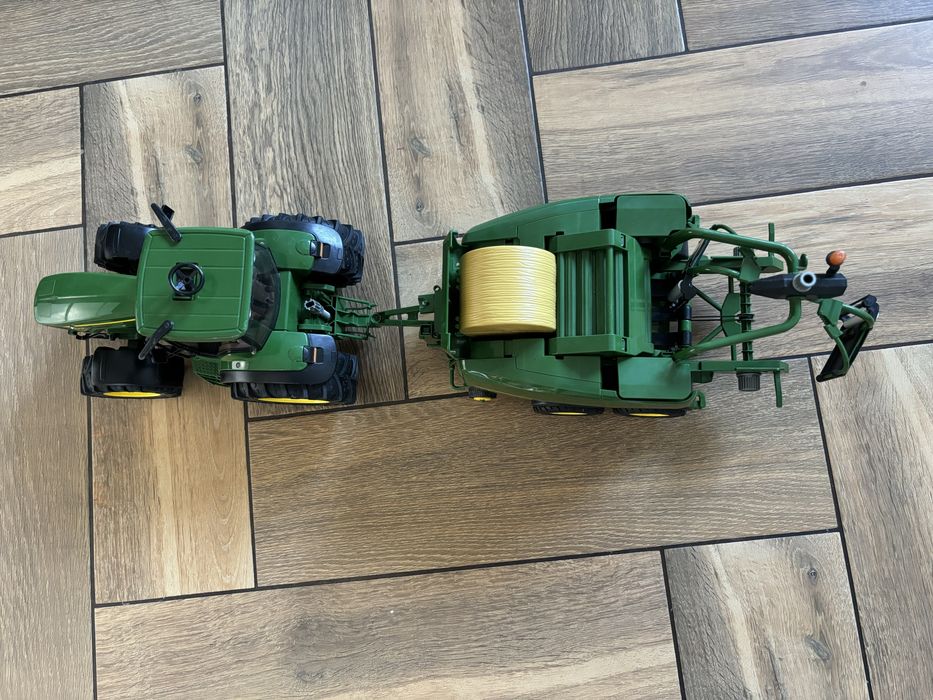 Traktor z owijarka