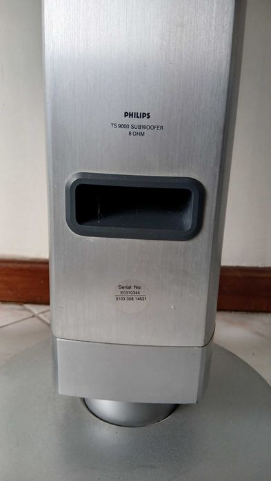 Par de Colunas (Torre) Philips com Subwoofer e Satélites Removíveis de 4 Vias