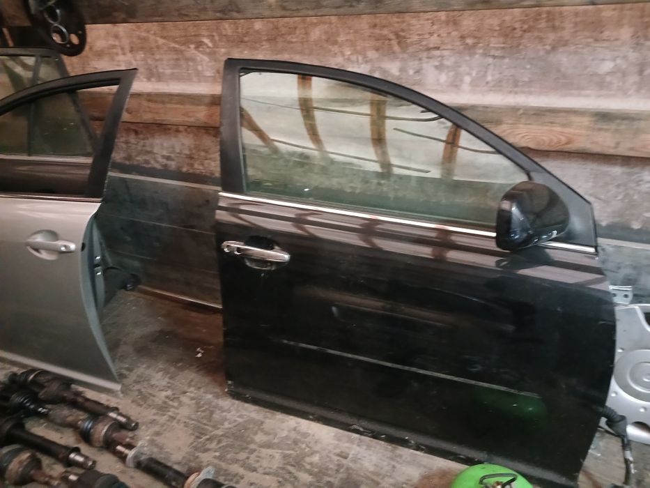 Тойта авенсіс двері т 25 03-08
