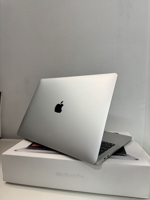 MacBook Pro 13 Silver M1 8/512gb