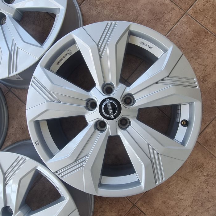 Диски Nissan R18 5x114.3 7.5j ET45 ЦО 66.1 оригінал стан нових