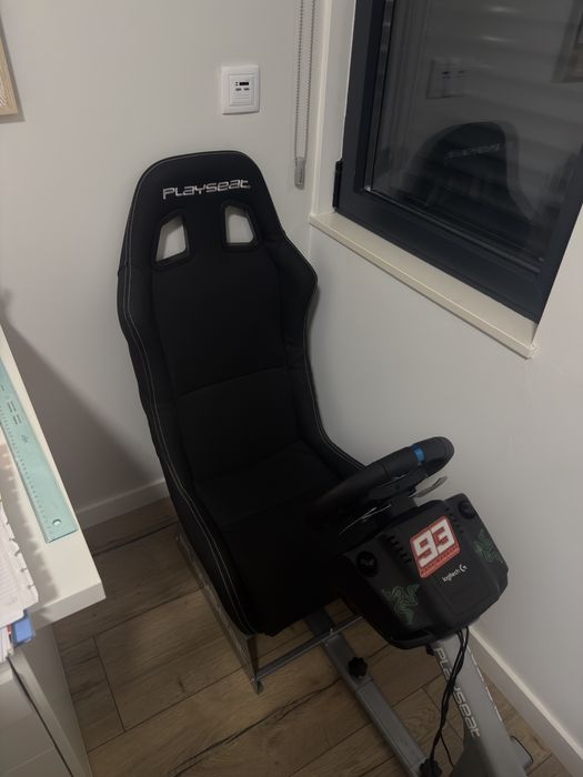 Conjunto volante + playseat (pode ser venda separada)