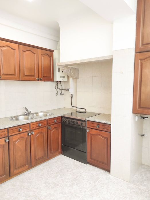 T1 junto da Estação CP - Centro de Queluz – Oportunidade Única!