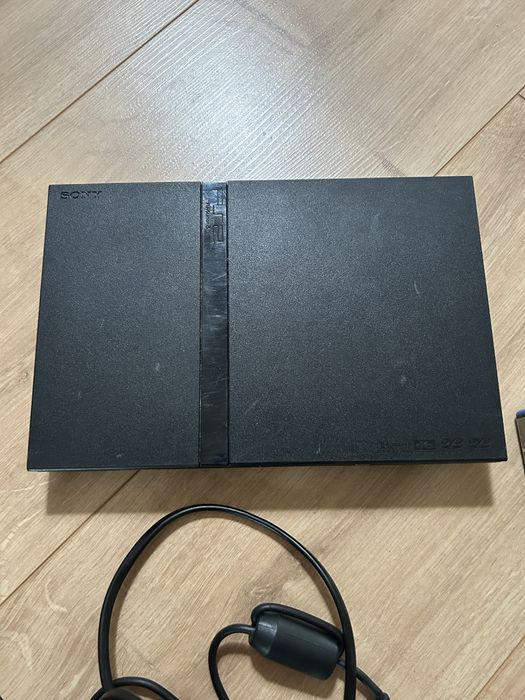 Zestaw PlayStation 2 Slim (SCPH-75003) + 2 Oryginalne Pady Sony + 4 Gry