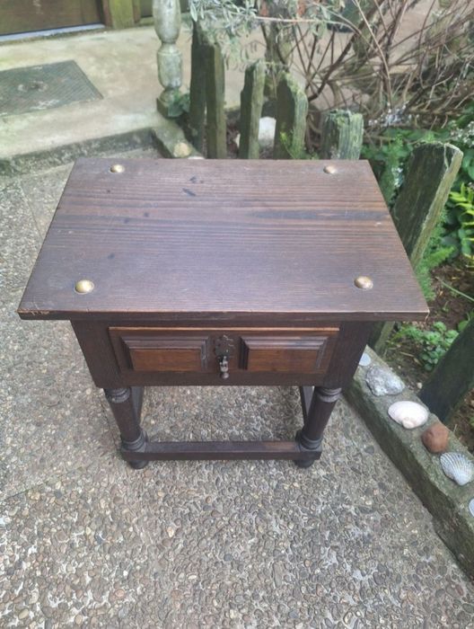 Mesa cabeceira rústica