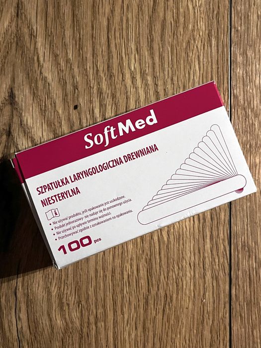Szpatułki laryngologiczne Softmed to jednorazowe patyczki wykonane z naturalnego drewna brzozowego.