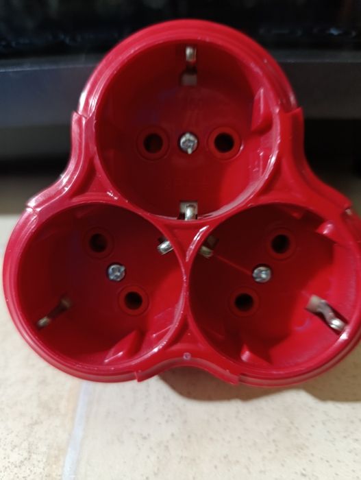 Трійник для електричних приборів