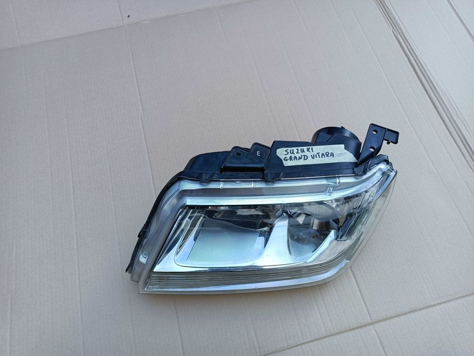 Suzuki Grand Vitara lampa przód lewa