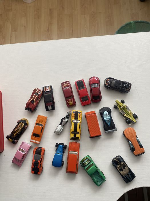 Hot wheels і бокс