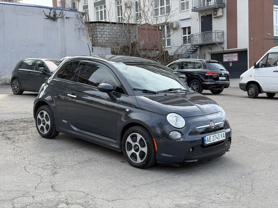 2017 FIAT 500e електромобіль