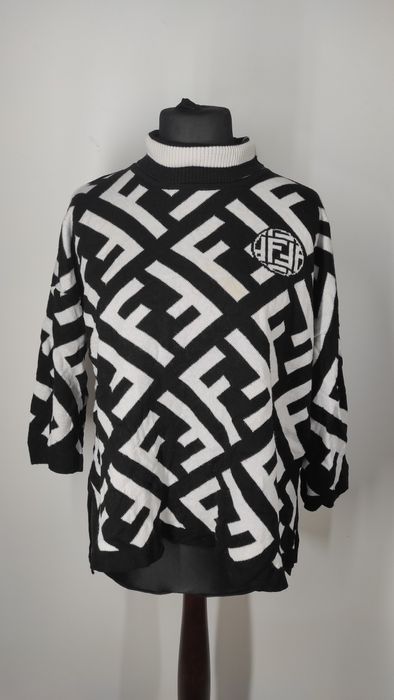 Swetr golf damski czarno-biały wzory