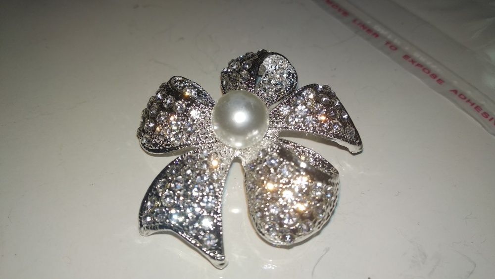 подарок брошка брошь камни цветок богато смотрится нарядно на свадьбу