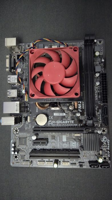 Płyta główna Gigabyte GA-F2A68HM-S1 z procesorem AMD athlon x4 845 FM2+
- Procesor AMD Athlon X4 845 FM2+