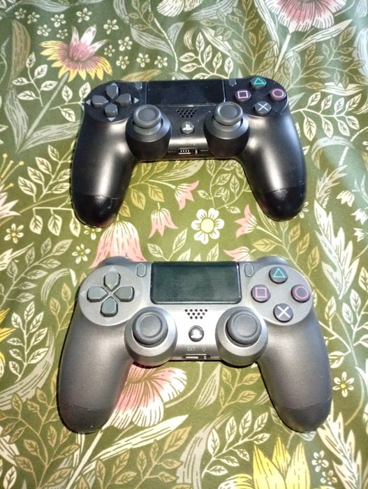 Comandos PS4 , usados em bom estado.