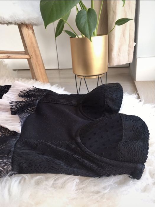 Sukienka elegancka koronkowa H&M