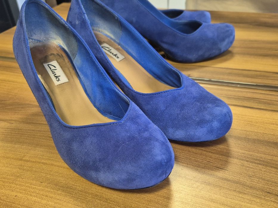 Clarks 4, 36-37 ,czółenka niebieskie
niebieskieNormalne ślady użytkowania