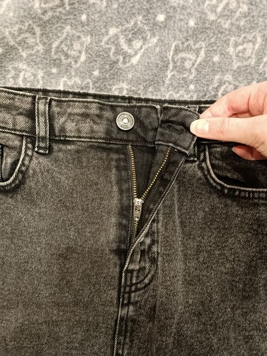 Чорна джинсова спідниця