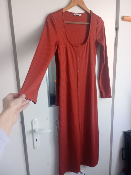 Piękna sukienka maxi S Stradivarius prążek