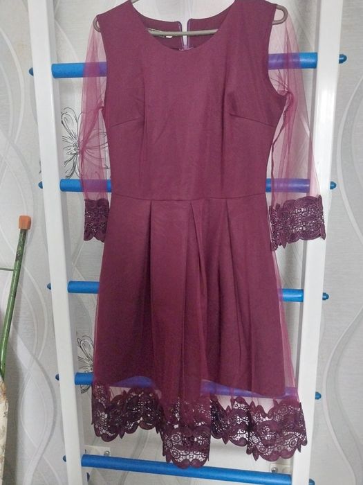 Сукня жіноча з поясом