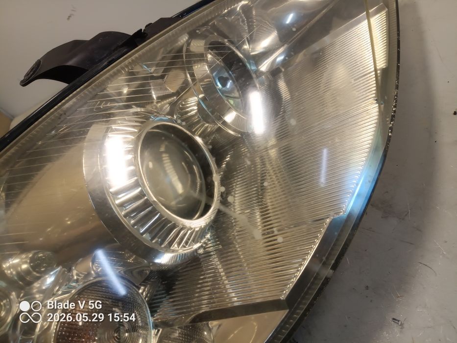 " Focus MK1 lampa prawa przednia EU Xenon