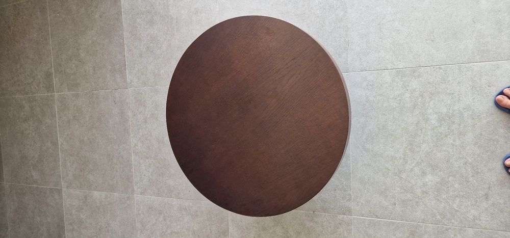 Mesa de sala redonda de Madeira