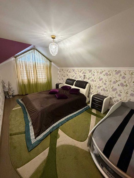 Просторий будинок із відпочинковим комплексом. Продаж