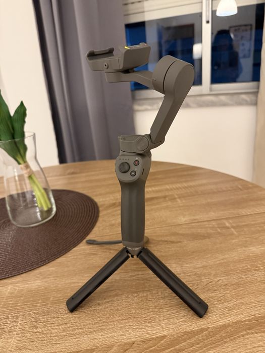 Dji Osmo Mobile 3 - Gimbal Estabilizador para Telemóvel