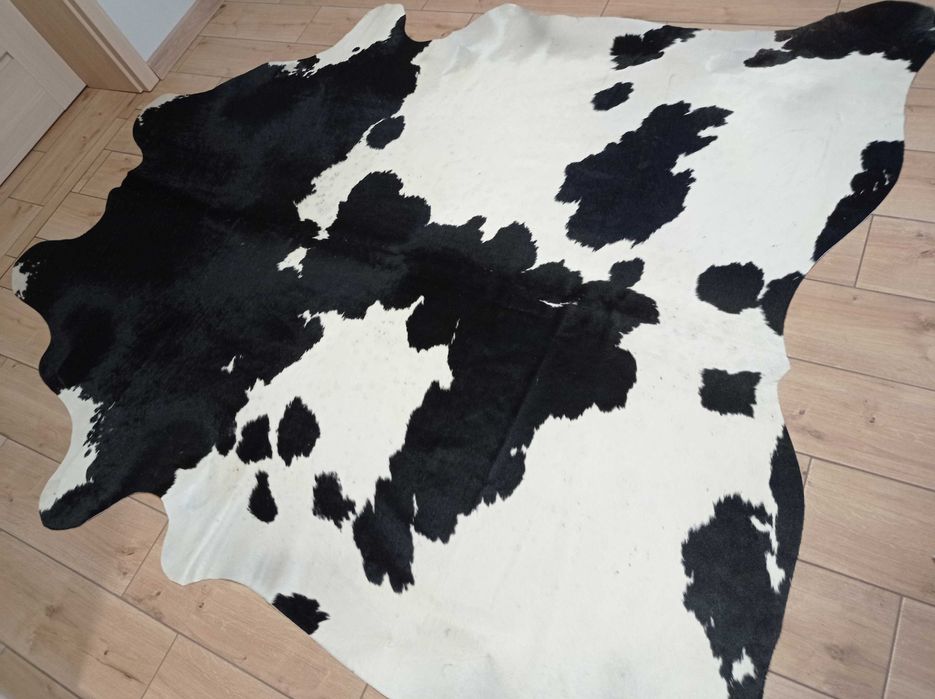 Ogromna Skóra Krowia Naturalna 230x200 cm – Łaciata, Unikat