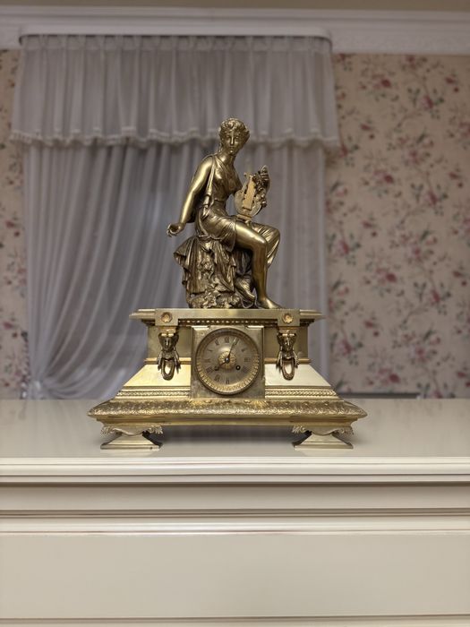 Каминные часы бронзовые .