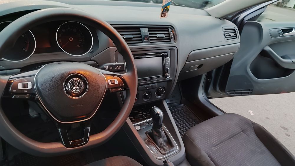 Продам Volkswagen Jetta 2.0 автомат 2015