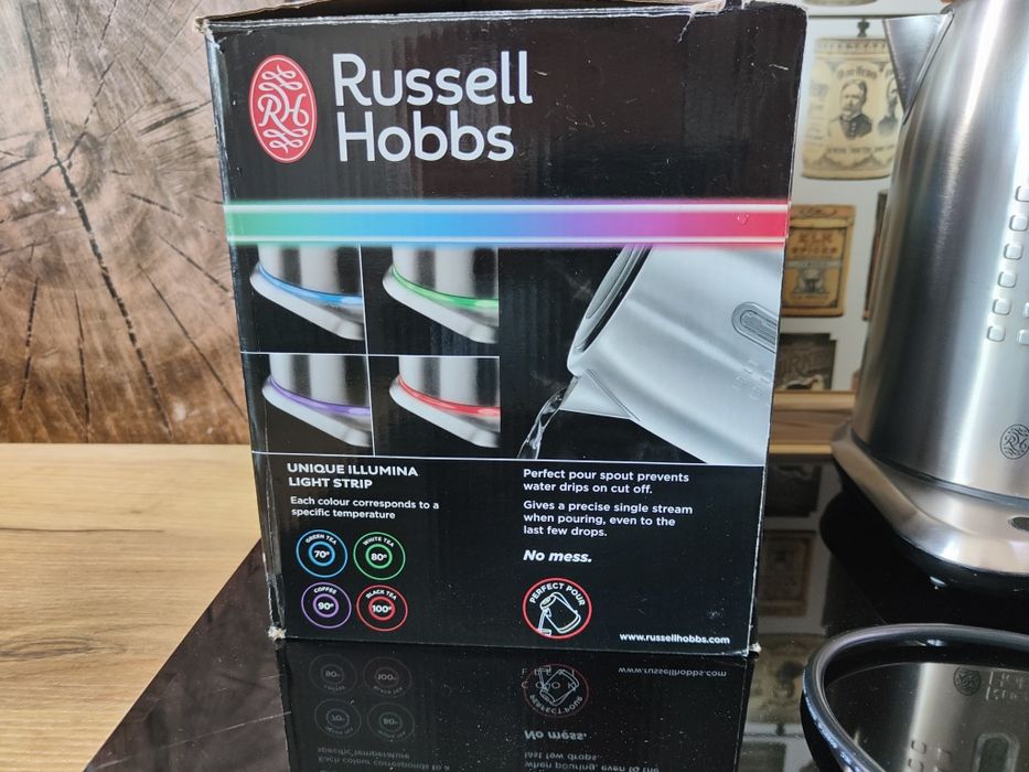 Электрочайник с функцией индикации Russell Hobbs Illumina