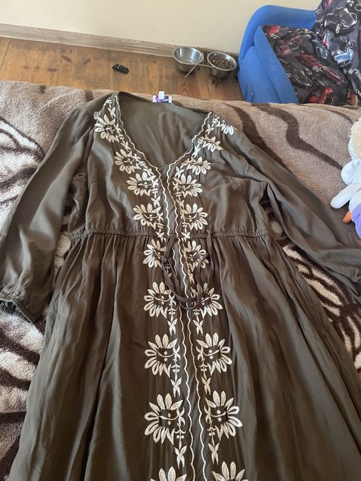 Плаття вишете  зелене