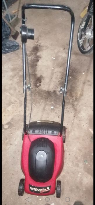 Vendo 3 motocultivadores com alfaias, vai do preço e a gosto do Comprador e tenho um corta relva para vender por 50€